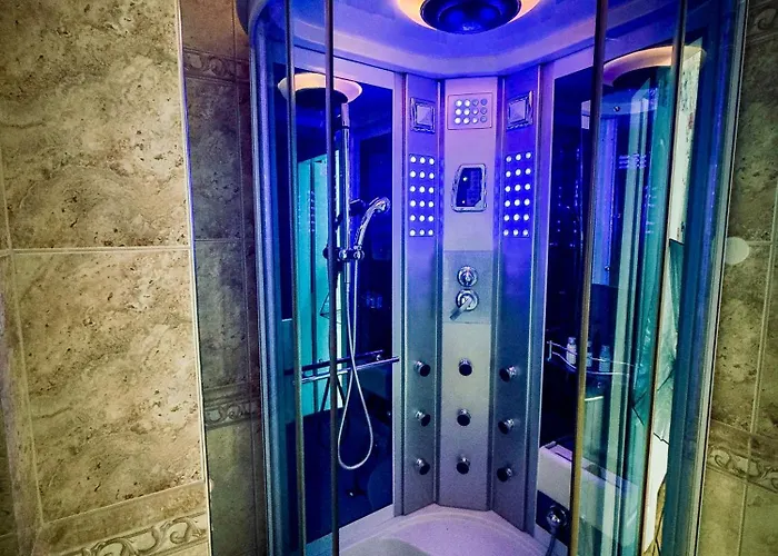 Ember Spacious 2br Near Eternal Flame *